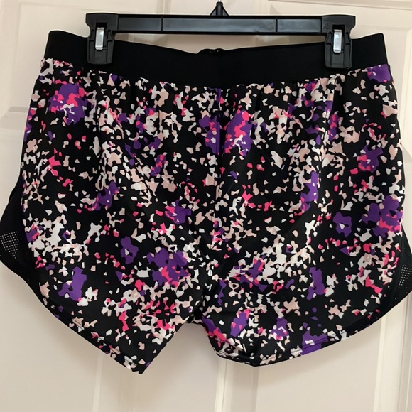 Under Armour Athletic/Running Shorts Size M, NWT! - Picture 4 of 8